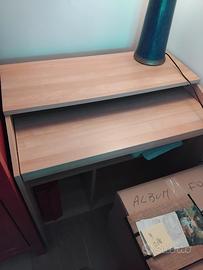 scrivania in legno