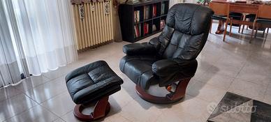 Poltrona in pelle + poggiapiedi contenitore