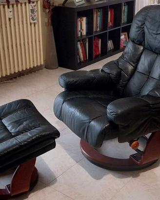 Poltrona in pelle + poggiapiedi contenitore