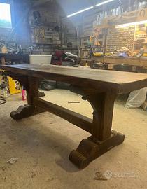 Tavolo in legno massello