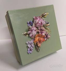 Scatola con lavorazione sospeso traspar