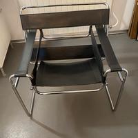 Poltrona Wassily in pelle nera