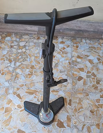 Pompa gonfia gomme professionale auto e biciclette