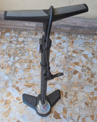 Pompa gonfia gomme professionale auto e biciclette