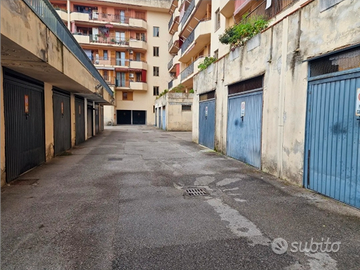 Box auto 37 mq soppalcato - Zona S. Estachio (SA)