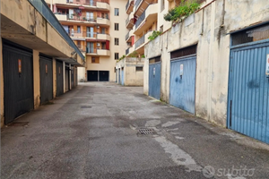 Box auto 37 mq soppalcato - Zona S. Estachio (SA)