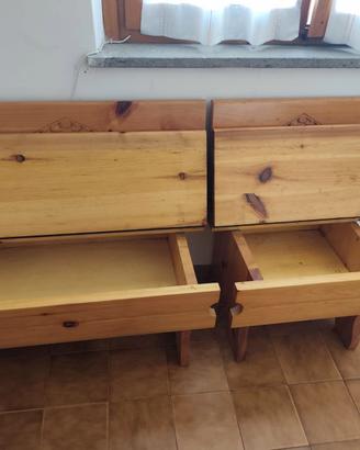 Panca angolare in legno massello intagliato con co