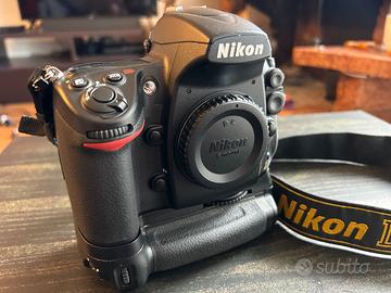 Nikon D700 + Grip MB-D10 – Solo 26.711 scatti