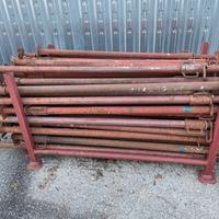 Puntelli usati su barelle di acciaio