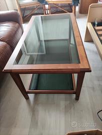 divano e tavolino da salotto