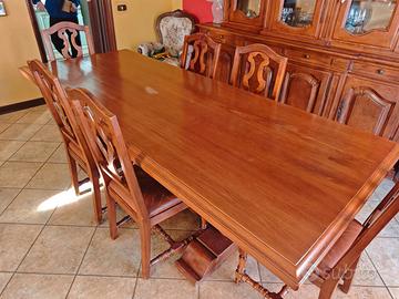 Sala completa in legno