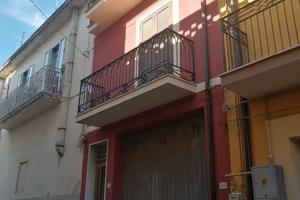 Casa singola a schiera su 3 piani