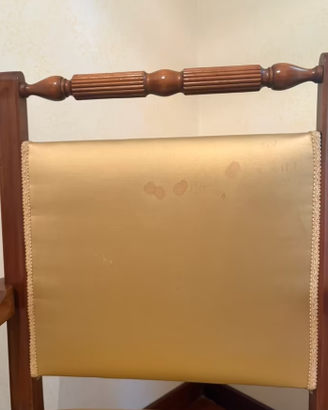 Sedia classica in legno massello imbottita