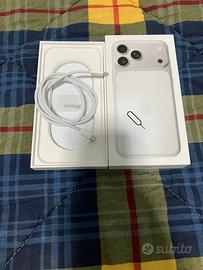 Scatola(no telefono) iphone 17 pro max cavo spillo