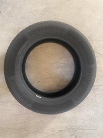 Continental 225/60 R18 104v