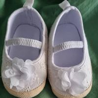 scarpette neonata con ricami e fiocco on tessuto 