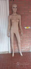 Manichino donna completo + un altro a mezzo busto