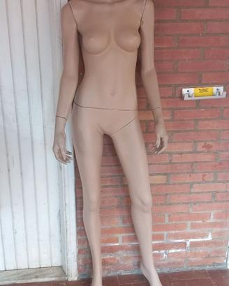 Manichino donna completo + un altro a mezzo busto