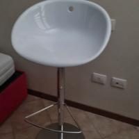 sgabello in resina di plastica