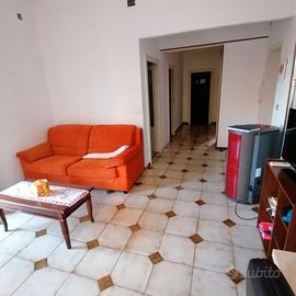 VIA NAPOLI pressi Piazza Ruiu quadrivano 110.000