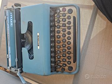 Macchina da scrivere Olivetti 22