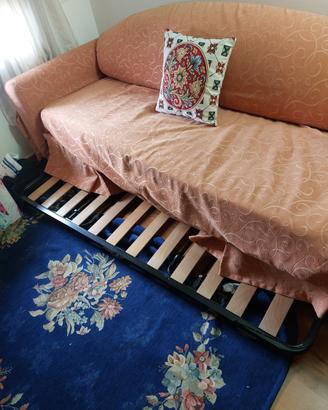 divano con sottoletto