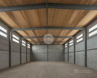 CAPANNONE A CAVERNAGO