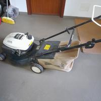 Macchinetta tagliaerba a scoppio 4T