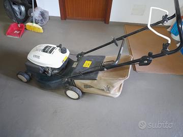 Macchinetta tagliaerba a scoppio 4T