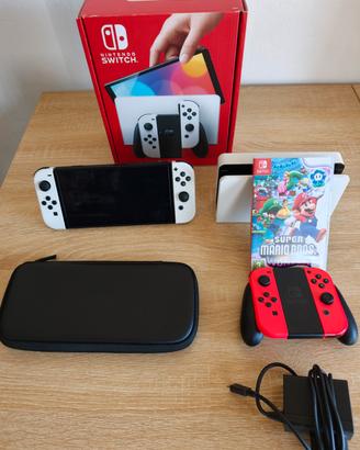 Nintendo Switch OLED con gioco e accessori 