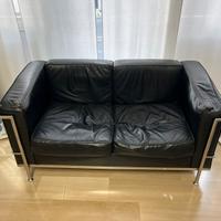 Divano in pelle nero