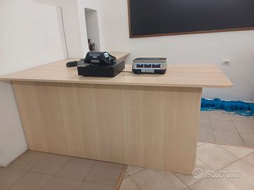 Bancone per cassa angolare per negozio o salone