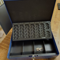 Cassa porta soldi con scomparti monete