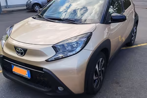 Toyota  Aygo  1.0   (2024) Come nuova! Bicolore 