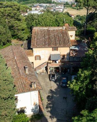 Rustico / Casale di 870 m² con più di 5 locali e b