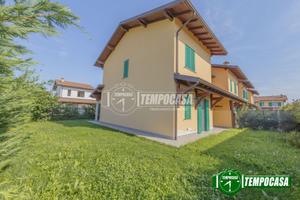 Villa a Schiera a Vellezzo Bellini 4 locali