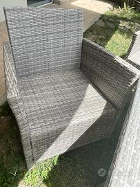 Tavolo con 2 sedie/poltrone