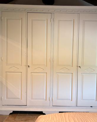 Armadio in legno