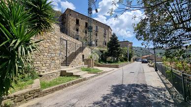 2 LOCALI A MONTECORICE