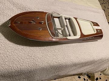 Motoscafo riva acquarama dinamico scala 1:10