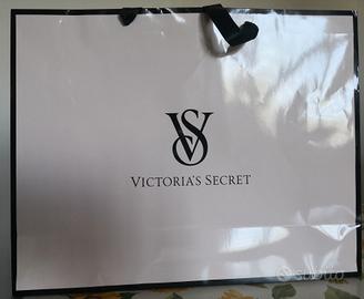 Shopper Victoria's Secret