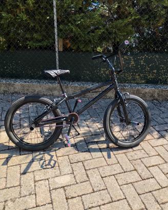 bmx nera opaca con e viola metallizzato UNICA