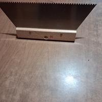 Spatola  dentata in acciaio