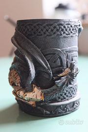 portapenne decorato con drago