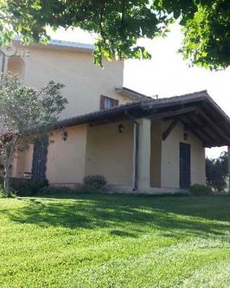 Villetta con grande giardino a due passi dal mare