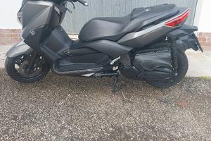Yamaha xmax 400