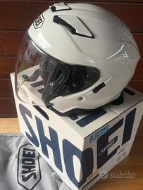 Casco Shoei J Cruise II in fibra.