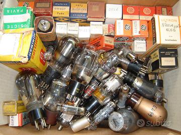 scatola con vecchie valvole radio tv