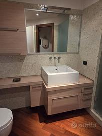 Mobile bagno con lavabo