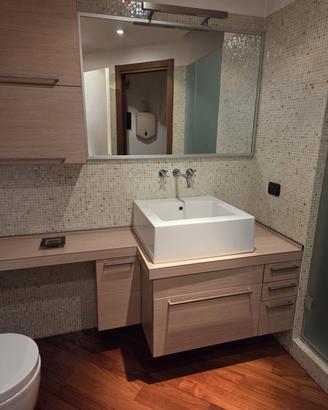 Mobile bagno con lavabo